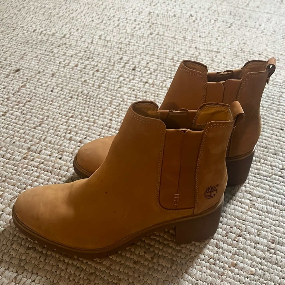 Timberland leather slip-on boots Size 10; Color: wheat